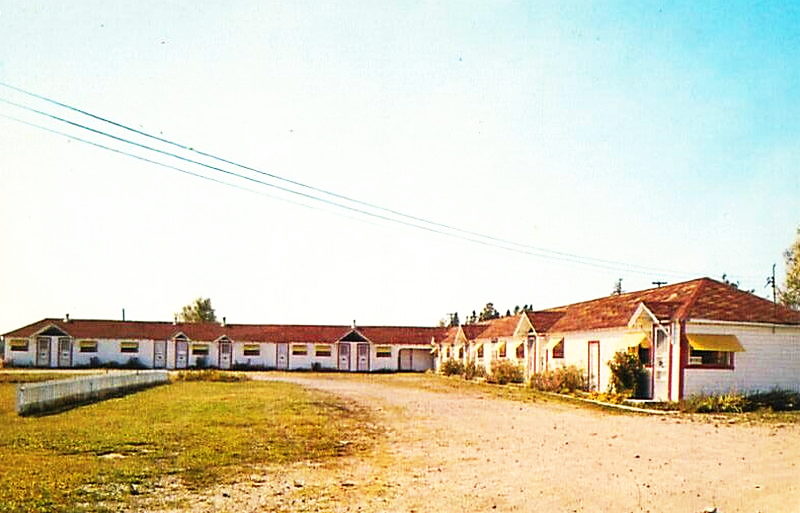 Browns Pine Grove Cabins - Vintage Postcard (newer photo)